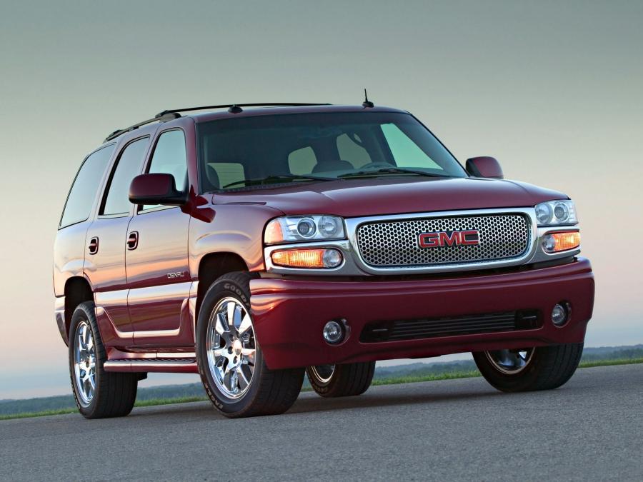  GMC Yukon Denali 2001 года  (фото 2 из 11)